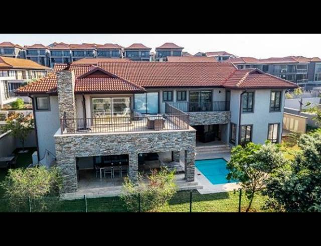 6 BEDROOM HOUSE FOR SALE IN IZINGA ESTATE